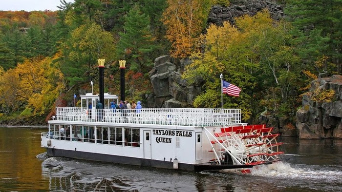 TAYLORS FALLS SCENIC BOAT TOURS | Group Lunches on the St Croix River